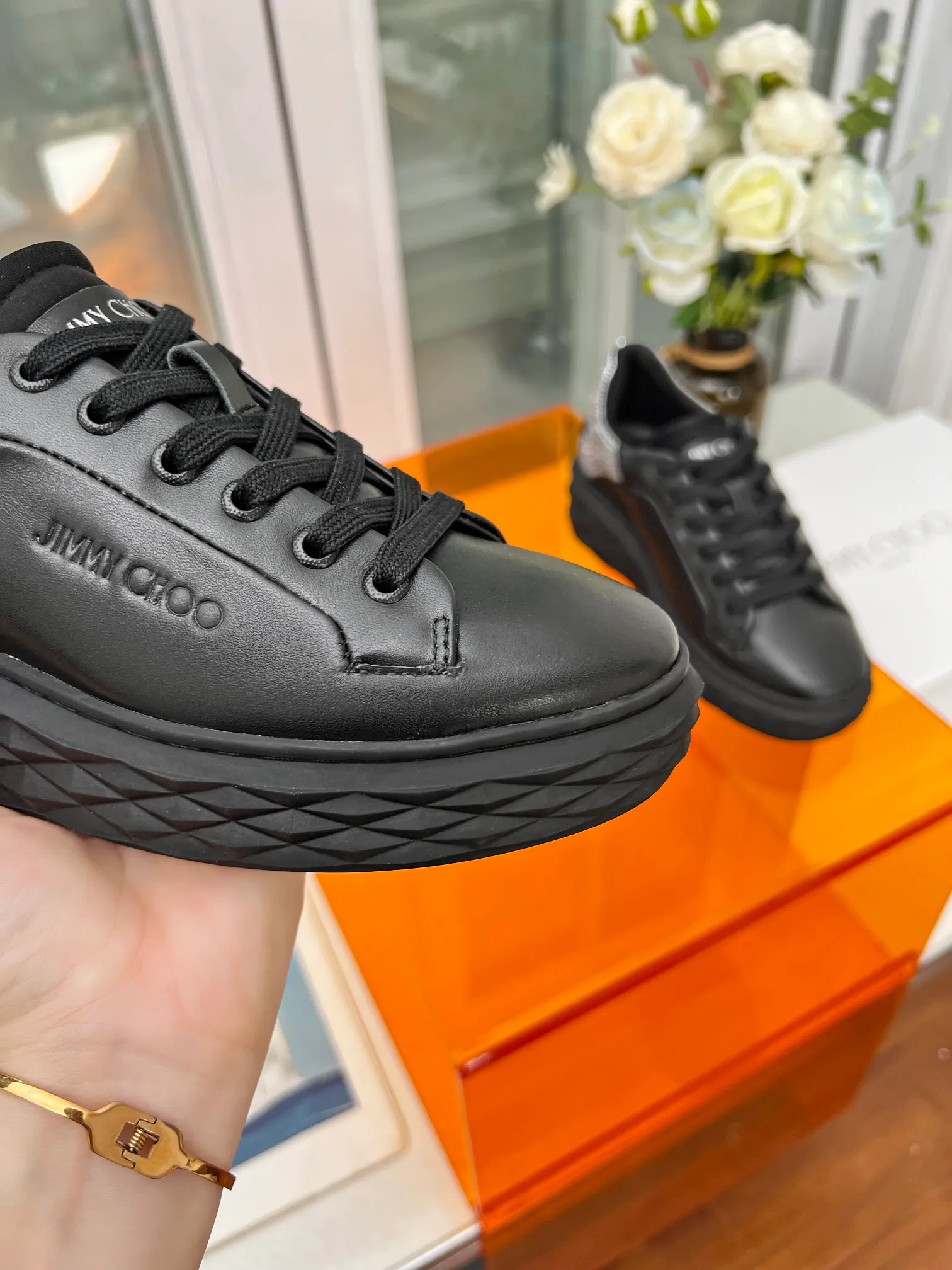 👟👟Ex-factory price 640👟👟 (hot tail diamond) Jimmy choo Jimmy Choo 2024 spring and summer Jc new Diamond New sneaker series 🔥The upper is made of original customized cowhide leather spliced with breathable Lycra embellished with Swarovski crystal diamonds to enjoy the brand's luxury and trend 💥The soles are made of brand elements to resist diamond multi-faceted cutting and have a full three-dimensional feel 🎵The soles are gradually thinner and thicker, and the design makes them more comfortable without any visual pressure 🌹A Diamond sneaker that is fashionable, comfortable, versatile and luxurious is worth owning🧚‍♀️ Fabric: Original imported top layer 🐂 cowhide Lining: Original Lycra breathable lining Feet: Original injection molded 🐑 Sheepskin Outsole: Original glass glue combined sole Size: 34-41 (customized size 34.41 is non-refundable)